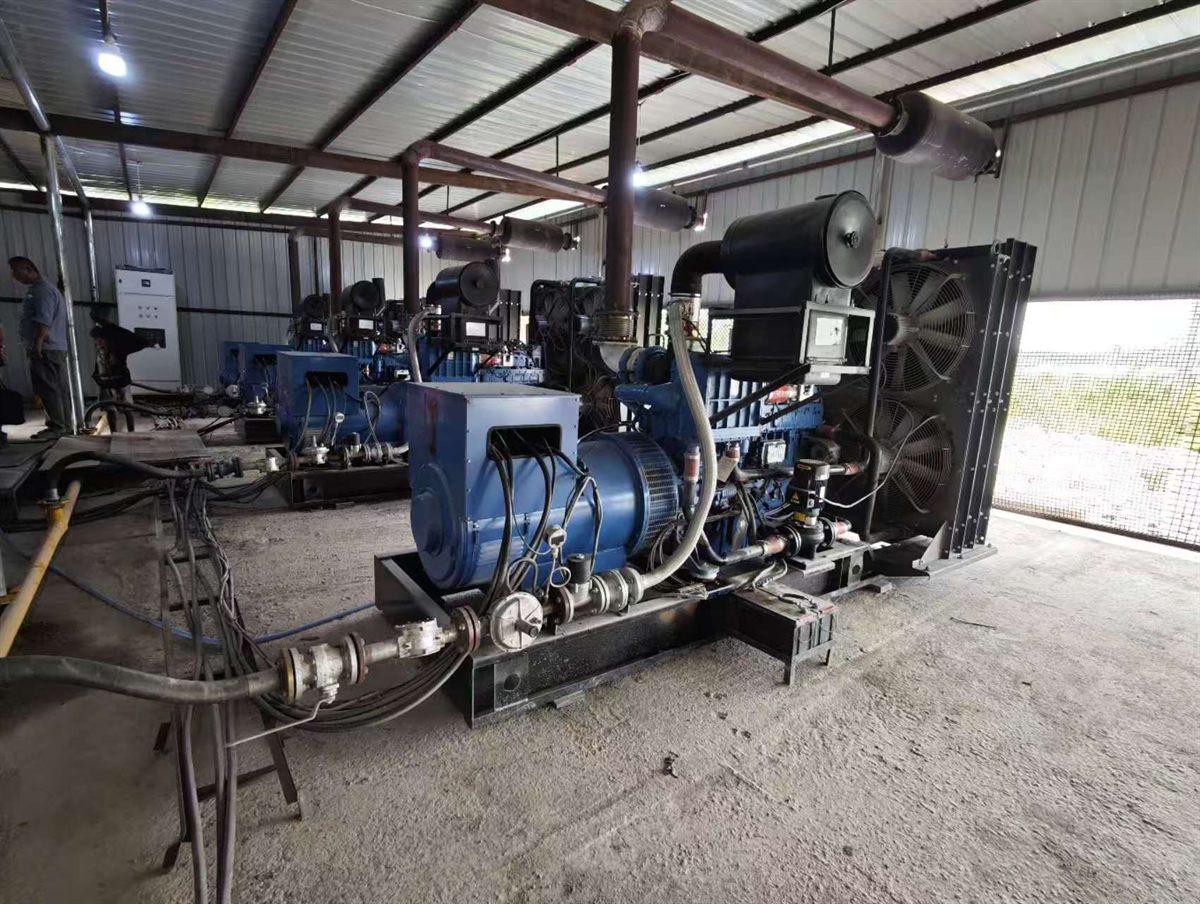 Multiple 500kW 625kVA gas generator sets at customer site